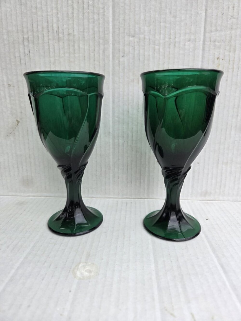Pair Noritake Sweet Swirl Evergreen Green Wine Glass Goblet 6 3/4" Vintage